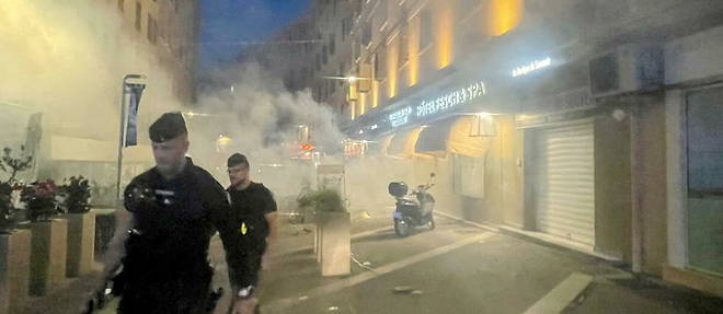 Des violences ont eclate entre supporteurs dans la ville corse, vendredi soir, avant la rencontre Ajaccio-Olympique de Marseille, ce samedi.
Des violences ont eclate entre supporteurs dans la ville corse, vendredi soir, avant la rencontre Ajaccio-Olympique de Marseille, ce samedi.