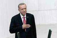 Selon les médias turcs, plus d'une vingtaine de chefs d'État et de gouvernement et quarante-cinq ministres étrangers assisteront aux cérémonies qui s'achèveront par un dîner au gigantesque palais présidentiel bâti par le chef de l'État sur une colline à l'écart du centre de la capitale.
