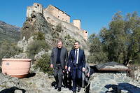 Le ministre français de l'Intérieur Gérald Darmanin et le préfet de Corse Amaury de Saint-Quentin à Corte (Haute-Corse), le 19 février 2023.
