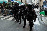 Trois policiers ont ete renvoyes devant le conseil de discipline apres avoir humilie et menace des jeunes, fin mars, a Paris (image d'illustration).

