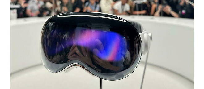 Apple a devoile lundi son casque de realite augmentee, Vision Pro.
