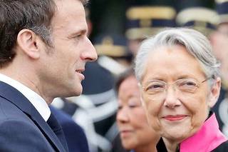 Le president Emmanuel Macron et sa Premiere ministre Elisabeth Borne, a Paris, le 8 mai 2023.
