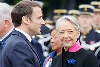 Le president Emmanuel Macron et sa Premiere ministre Elisabeth Borne, a Paris, le 8 mai 2023.
