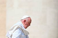 Le pape avait été hospitalisé en mars pour une infection respiratoire.
