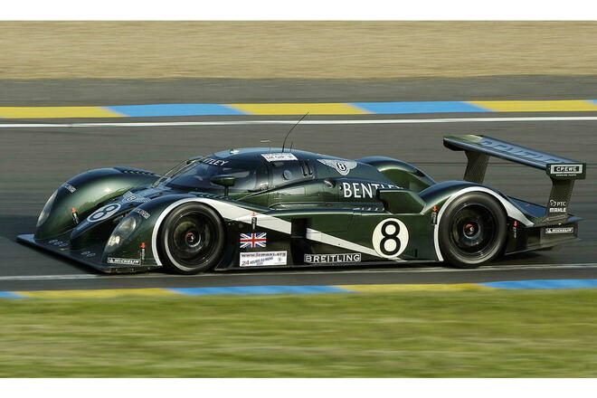 En 2003 c'est une Bentley qui gagne, mais elle doit beaucoup à l'équipe Audi qui lui a fourni une base technique et ses pilotes.
 ©  Bentley