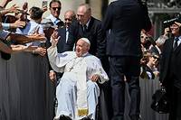 Le pape Fran&ccedil;ois op&eacute;r&eacute; &quot;sans complications&quot; d'une hernie abdominale