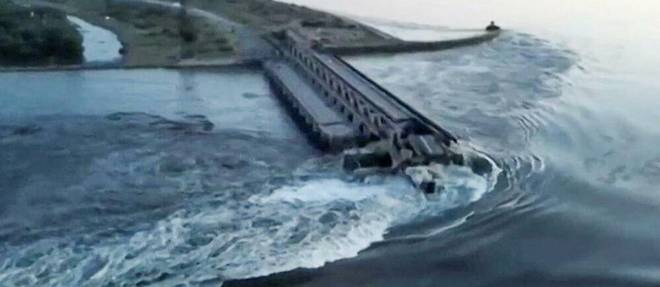 Le barrage de Kakhovka, au sud de l'Ukraine, a ete detruit mardi 6 juin, inondant la zone alentour.
