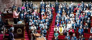 Les députés rendent hommage aux victimes de l'attentat au couteau d'Annecy, à l'Assemblée nationale, jeudi 8 juin 2023.
