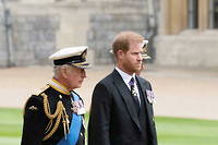 Le roi Charles III et son fils le prince Harry, duc de Sussex, au château de Windsor, le 19 septembre 2022.
