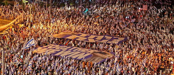 Several thousand Israelis again demonstrated against judicial reform.
