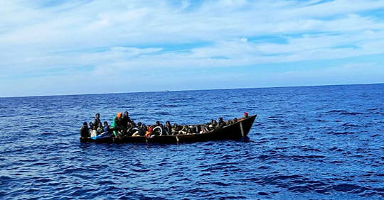 Barcone di migranti precipita a Lampedusa: una quarantina i dispersi