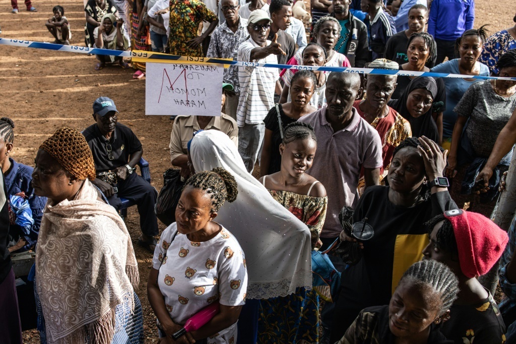 Les Sierra-Leonais votent pour elire leur president
