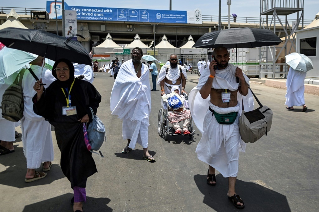 Les Pèlerins Musulmans Convergent Vers Mina étape Majeure Du Hajj à La Mecque 