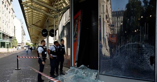 Riots and Looting Cause Devastation in Central Paris