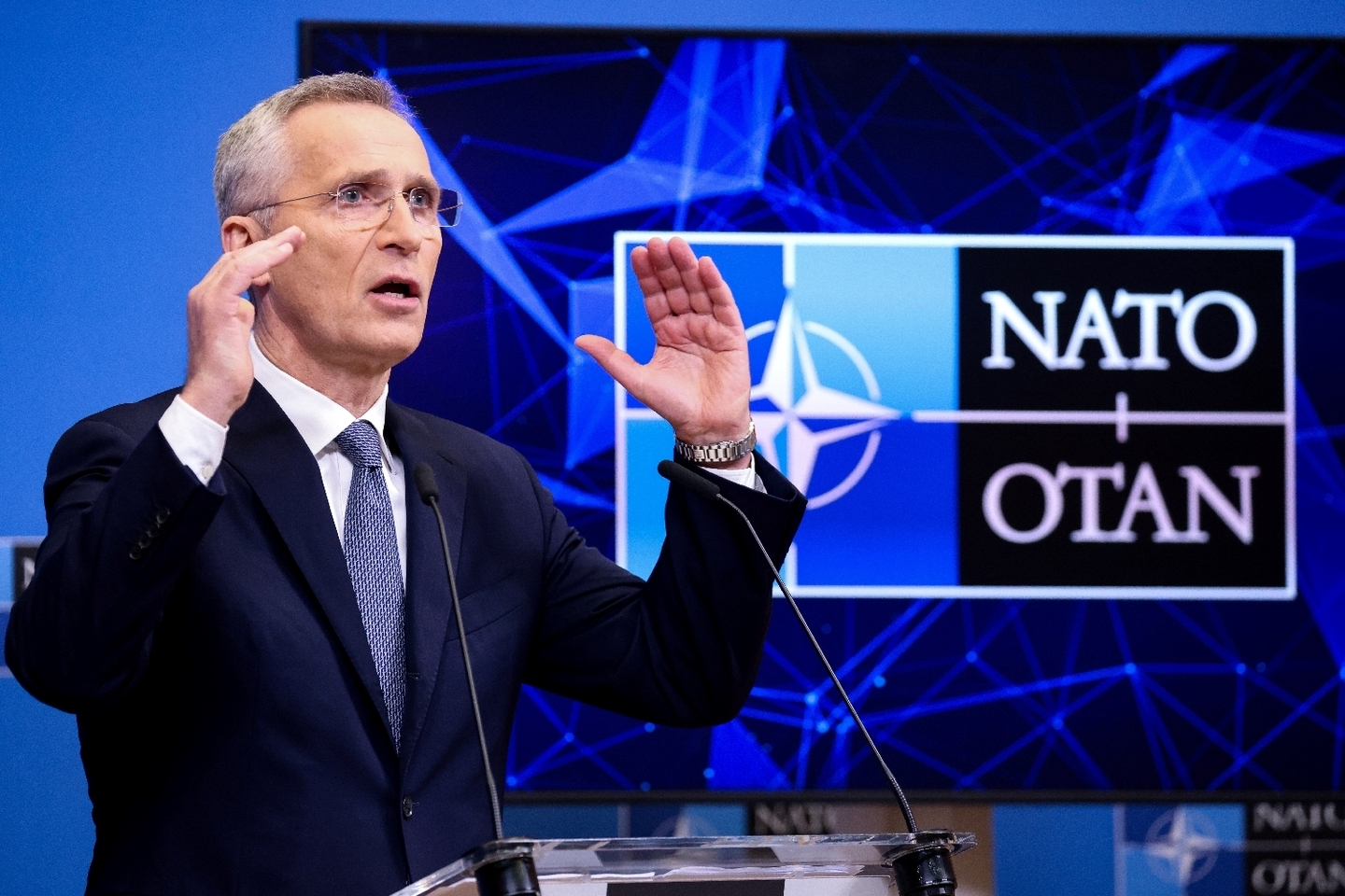 Stoltenberg, der NATO-Chef vor dem Krieg, Putin und Trump