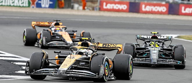 Les McLaren ont bien ete l'evenement du Grand Prix de Grande-Bretagne, remporte comme d'habitude par Max Verstappen. Lando Norris a la 2e place a meme contenu les attaques de son maitre, Lewis Hamilton, toujours aussi pugnace.
