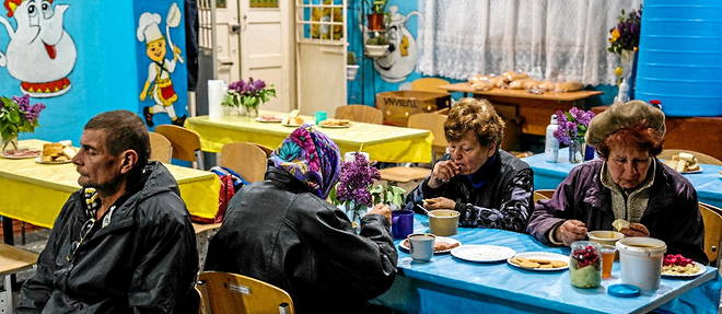 Un centre d'aide humanitaire a Orikhiv (centre de l'Ukraine), le 7 mai 2023.
