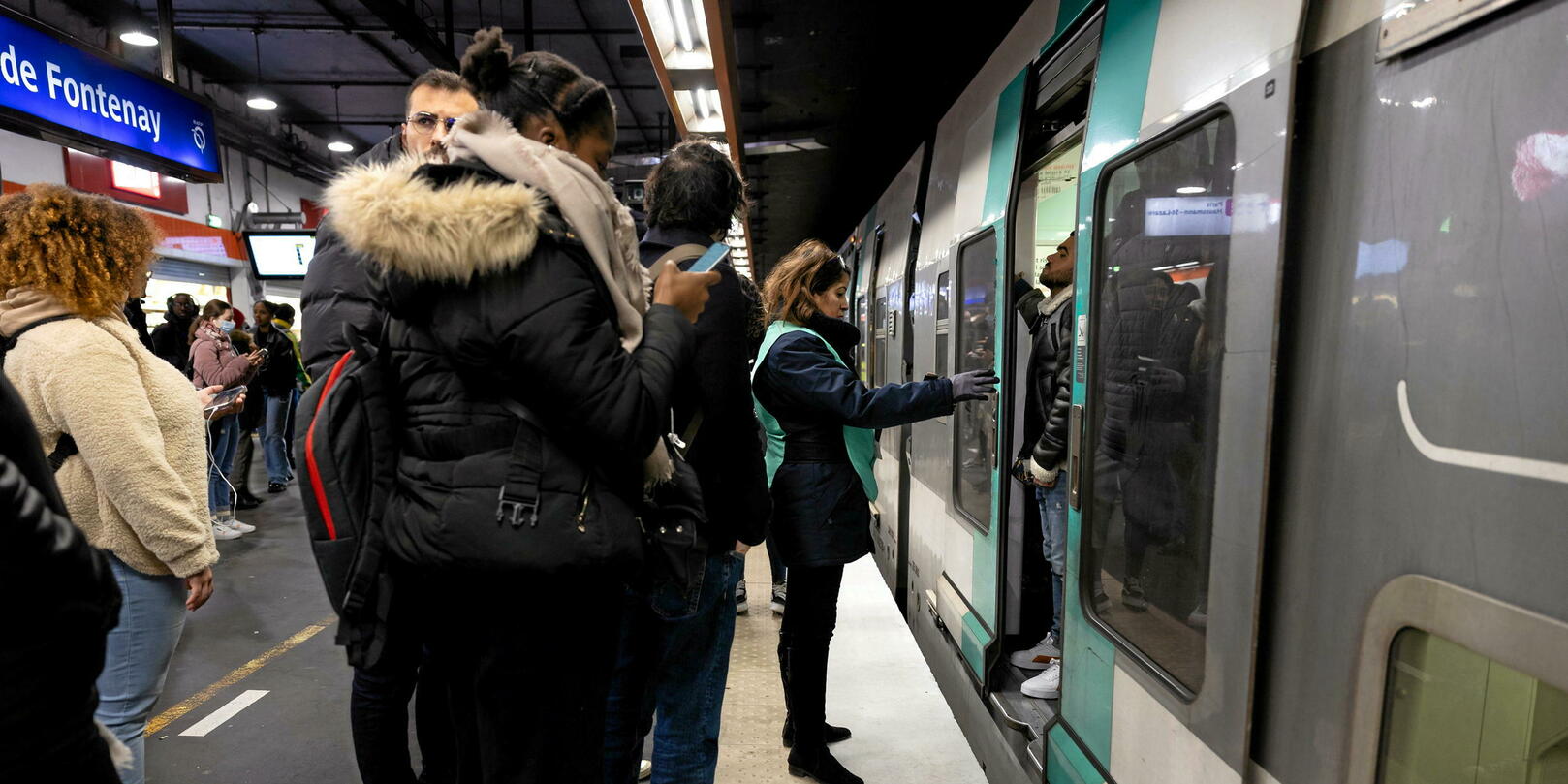 A Woman Dies After Being Pushed Onto The RER B Tracks - Time News