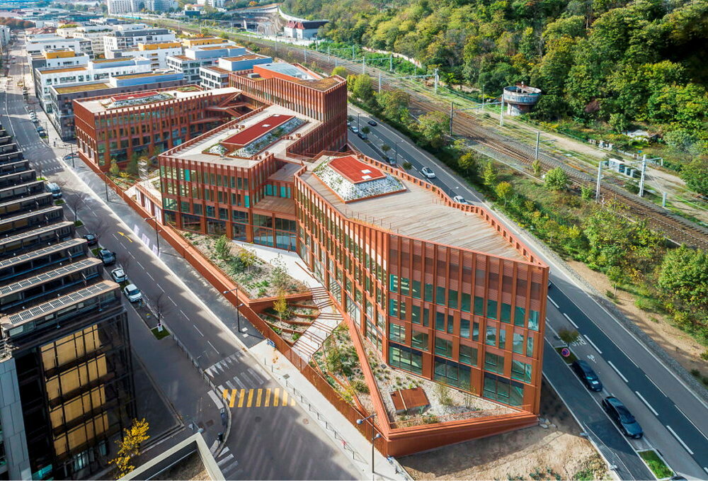 HQ.  The new regional headquarters of property developer Nexity, which winds its way along ZAC de l'Industrie in Lyon, includes a 13,000 square meter building.