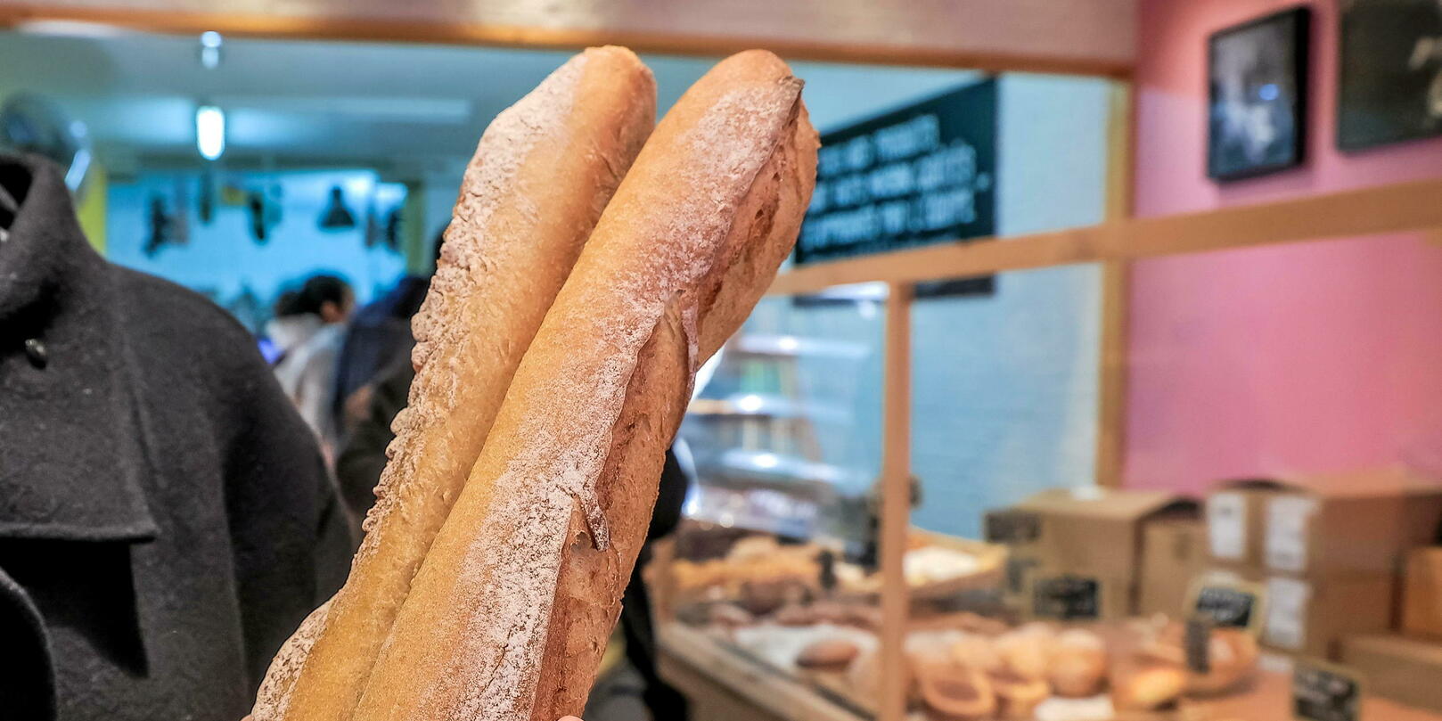 Près de Perpignan : Cette boulangerie fait gagner le plus gros pain au  chocolat de votre vie