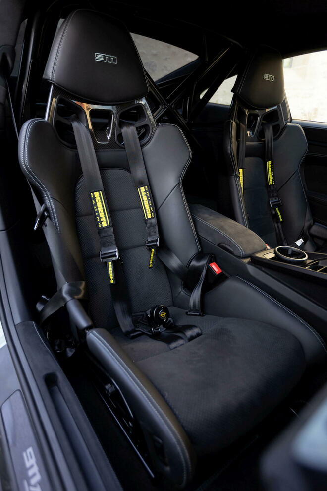 Les sièges carbone sont hérités de la GT3 et dotés d'une ceinture harnais pour le circuit et d'une 3 points pour la route
 ©  Tibo//The Good Click