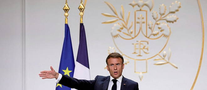 Emmanuel Macron a qualifie de << funeste connerie >> la limitation du nombre de mandats presidentiels. 