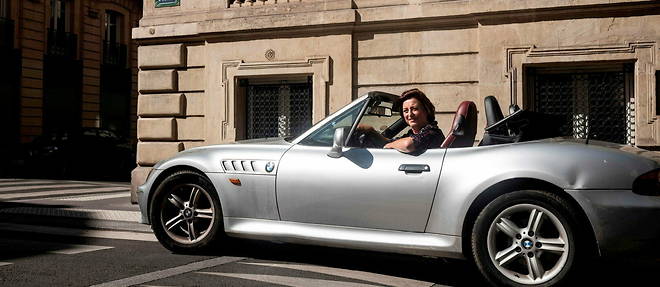 Marie-Christine Coisne-Roquette, presidente di Sonepar, al volante della sua BMW decappottabile, il 30 agosto a Parigi.