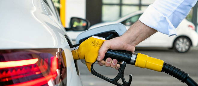Le gouvernement autorise les distributeurs a vendre le carburant a perte pendant quelques mois. (Image d'illustration)
