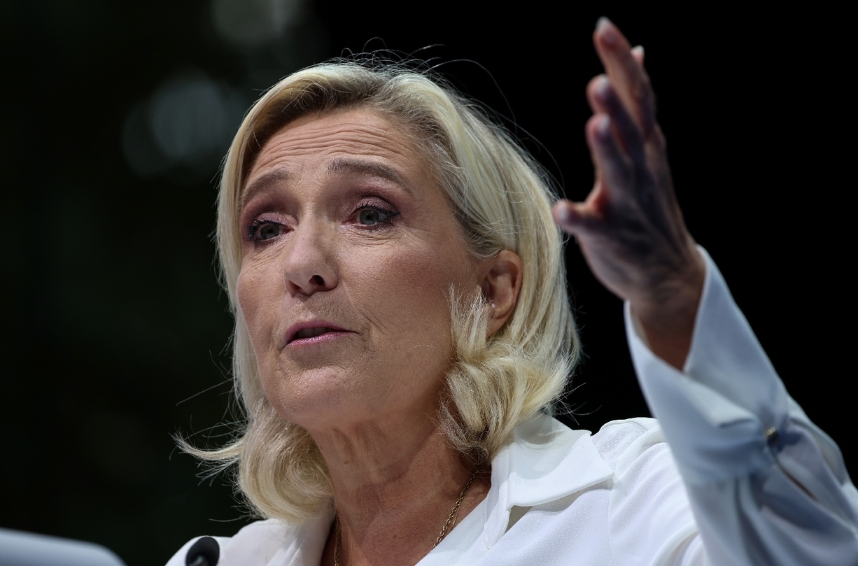 Assistants D'eurodéputés Du FN: Marine Le Pen Menacée D'un Retentissant ...