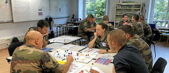 Une partie de Duel Tactique, un jeu de guerre invente par Antoine Bourguilleau pour l'ecole de guerre-terre, le 21 septembre 2023. 