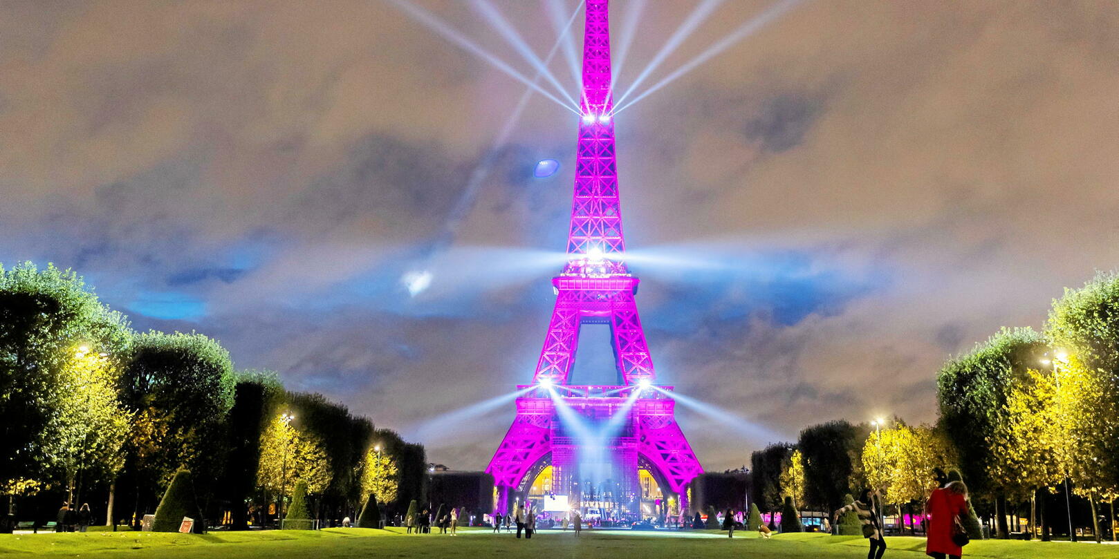 Parisian monuments light up for “Pink October”
