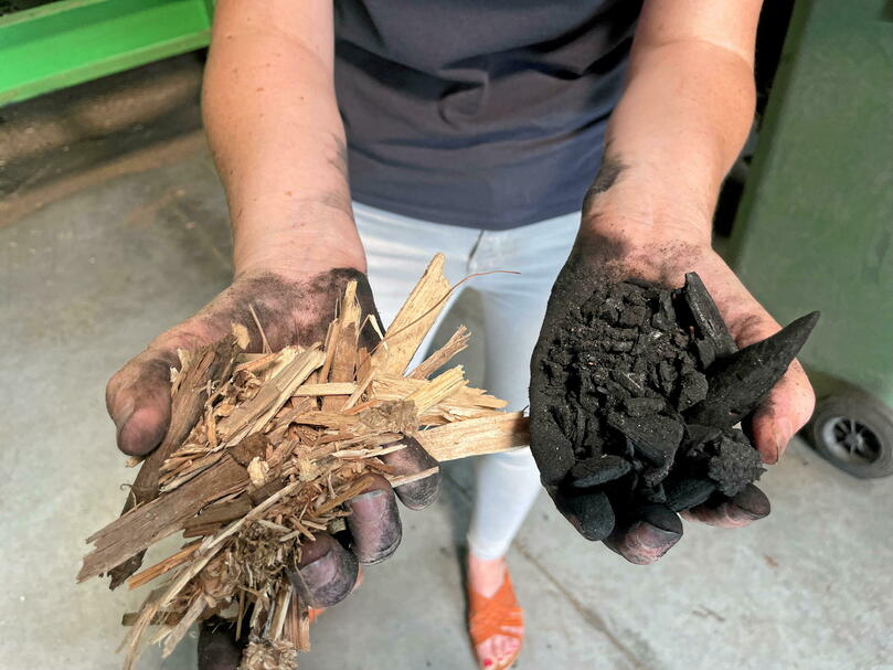 Le biochar, un charbon végétal issu de la pyrolise de la biomasse, utilisable comme engrais ou comme additif pour le béton.
  