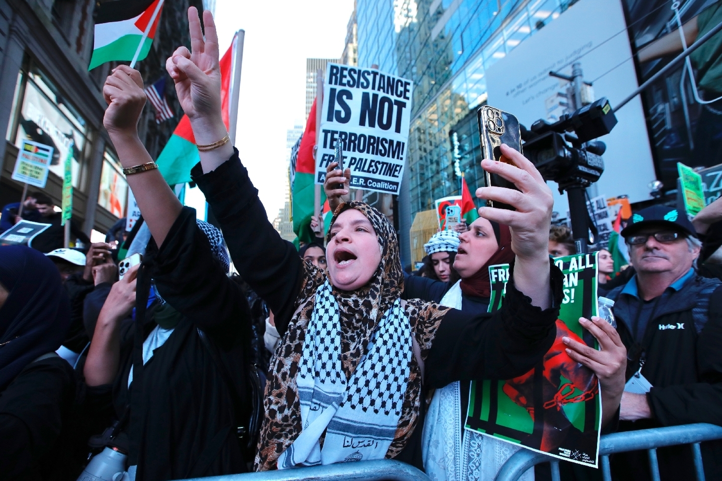 Massive Demonstration in New York Demands End to Israeli Colonization and US Support