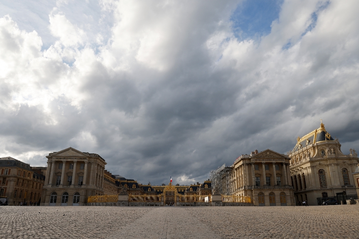 Palace of Versailles closed for more than two hours after bomb threat