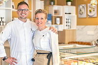 Julien et Aurélie Dugourd dans leur nouvelle pâtisserie, à Nice
