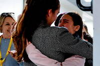 <FIGCAPTION>Rescapee du kibboutz Nir Oz, la Franco-Israelienne Sahar Kalderon, 16 ans, est liberee le 27 novembre. Son pere est toujours captif.</FIGCAPTION>