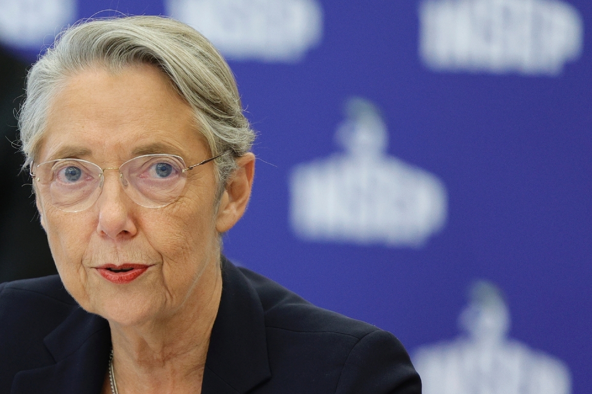 Borne en campagne discrète pour rester à Matignon