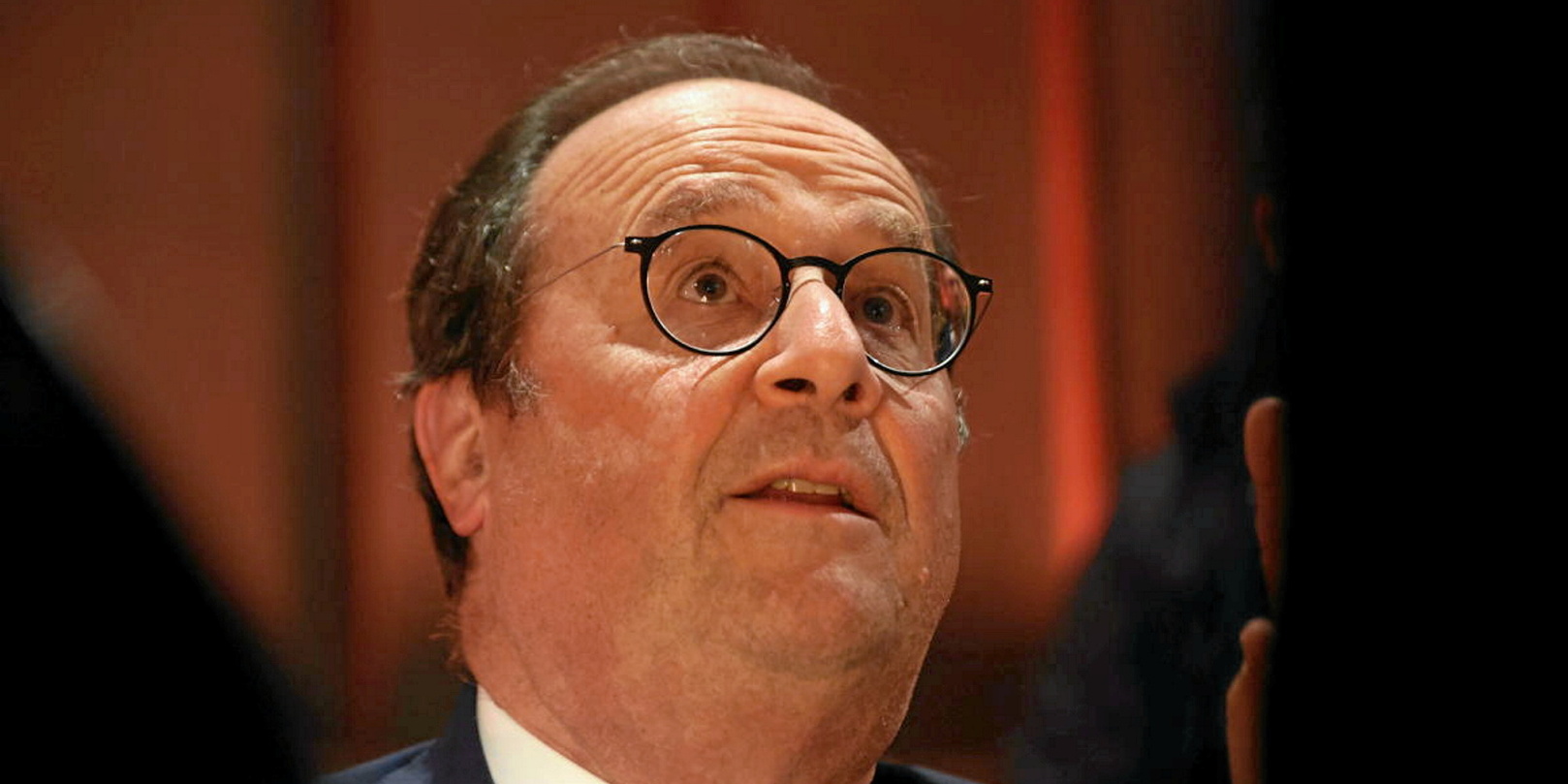 Européennes : Hollande souhaite une liste socialiste élargie à Cazeneuve