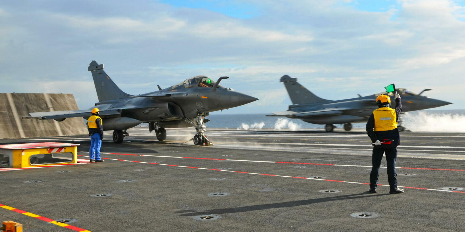 Comment fonctionnent les catapultes des porteavions