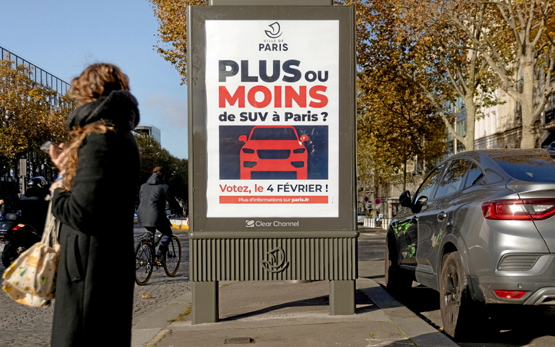 Sur le site de la Mairie et dans la rue, c'est bien le SUV qui est pointé du doigt et non les voitures lourdes, sans autre précision
 ©  Joséphine Brueder/Ville de Paris