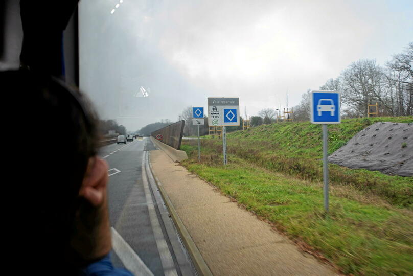 À bord d'un car de la ligne 407, le 15 janvier 2024, entre Bordeaux et Créon, en Gironde.
 ©  Arnaud Paillard
