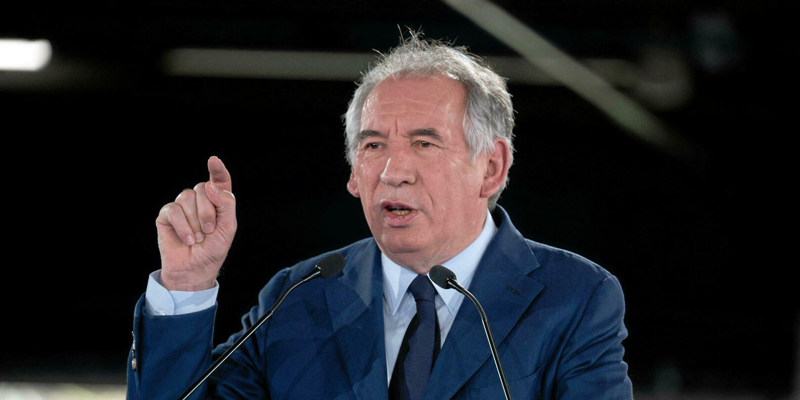 François Bayrou n’exclut pas d’entrer au gouvernement, à la place de la