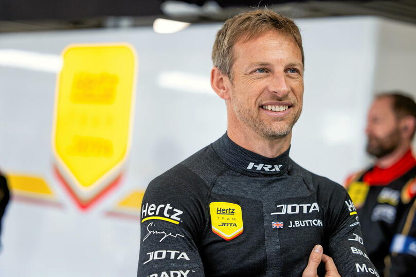 Champion du monde de Formule 1 en 2009, Jenson Button a rejoint le Hertz Team Jota en 2024. Il roulera sur une Porsche 963.
 ©  FIAWEC - DPPI - Julien Delfosse