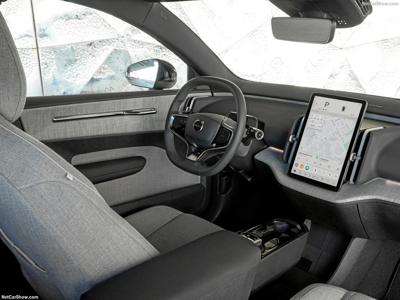 La Volvo EX 30, manifestement inspirée par Tesla, a confié toute la logique de conduite à Google et ses applications logicielles qu'il faudra retrouver dans le vaste écran central.
  