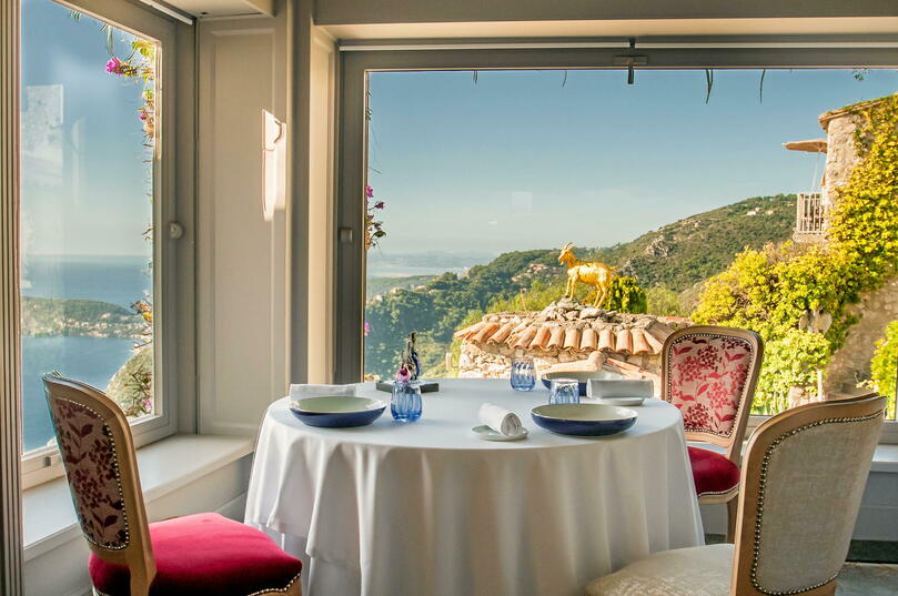 La vue sur la Méditerranée depuis la table gastronomique de la Chèvre d'Or à Èze
©  James Pouliot