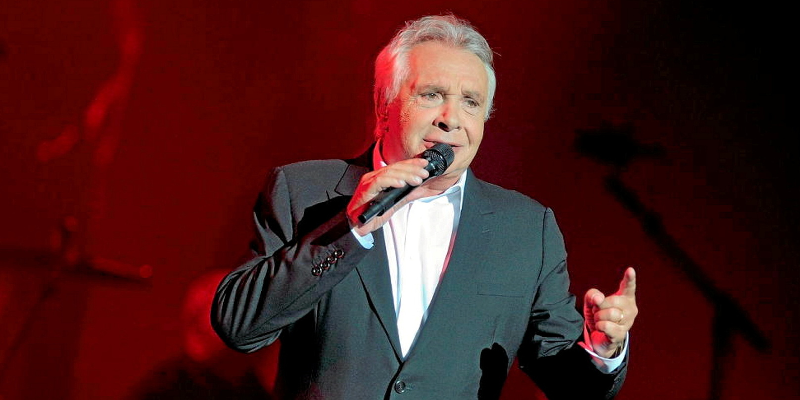 Michel Sardou bientôt décoré par le président Emmanuel Macron : la réaction  virulente de Sandrine Rousseau