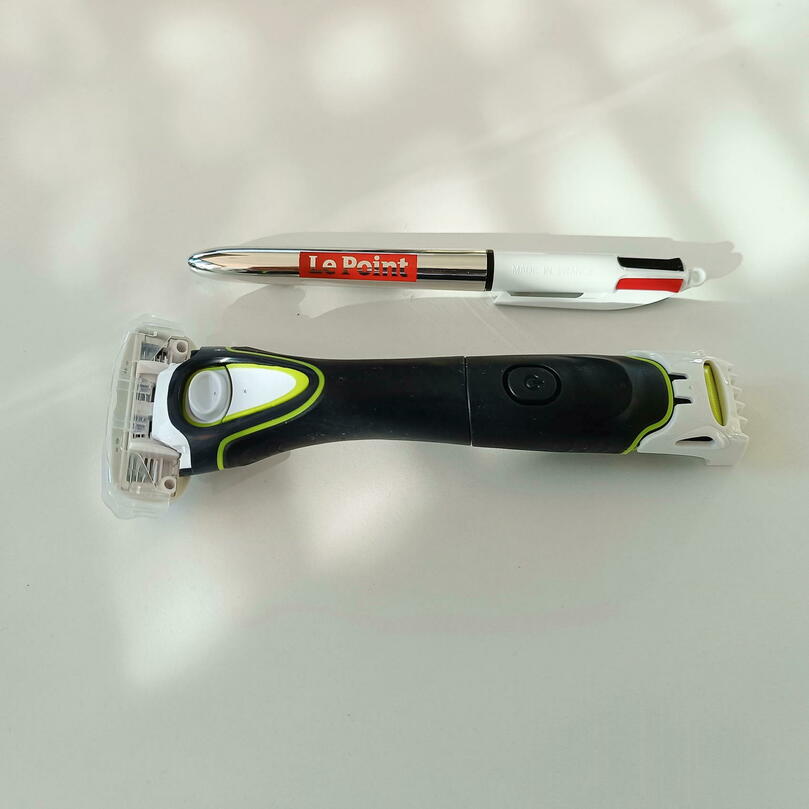 Wilkinson Sword Hydro Trim & Shave photo avec présentation du rasoir ©  Le Point Services