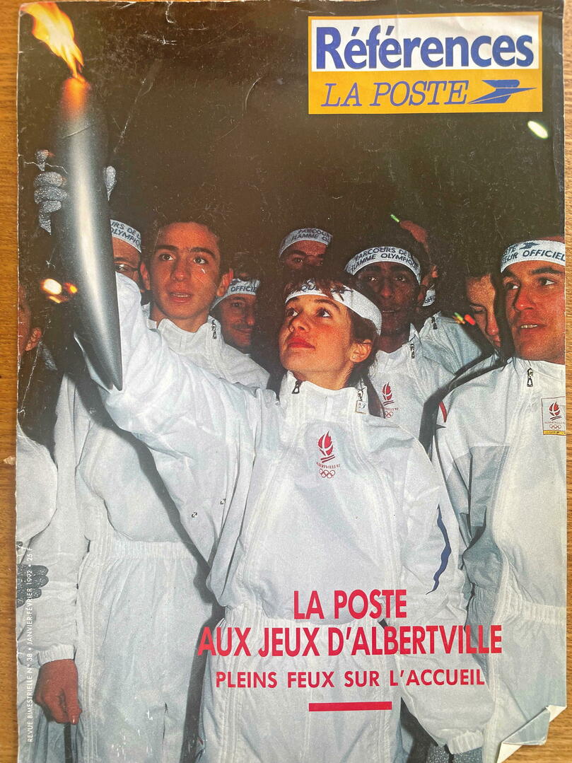 Des jeunes porteurs de flamme olympique à Paris, le 14 décembre 1991.
©  DR