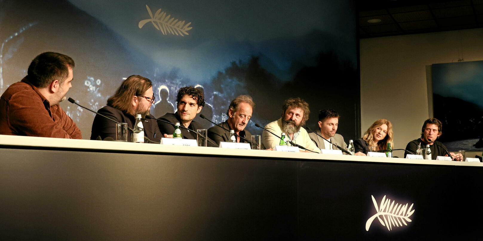 Quentin Dupieux et son équipe du « Deuxième Acte » ont visiblement joué les grincheux à Cannes