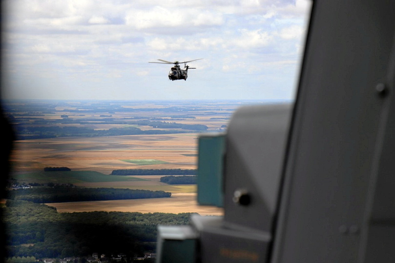 Derrière les trois hélicoptères CaÏman, un Cougar ferme la formation.  ©  Clément Machecourt 